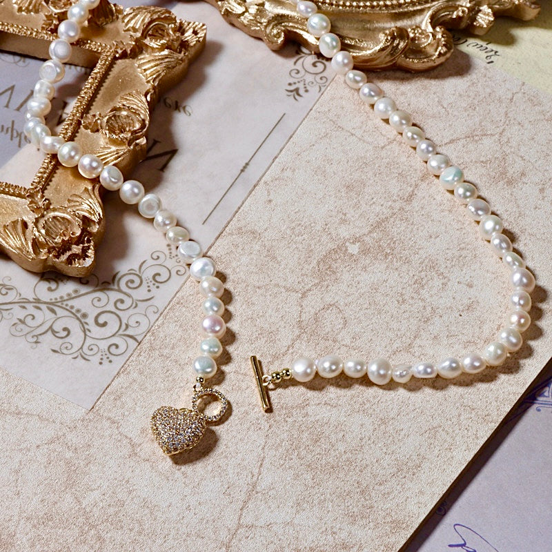 Collier cœur en or avec véritables perles d'eau douce baroques