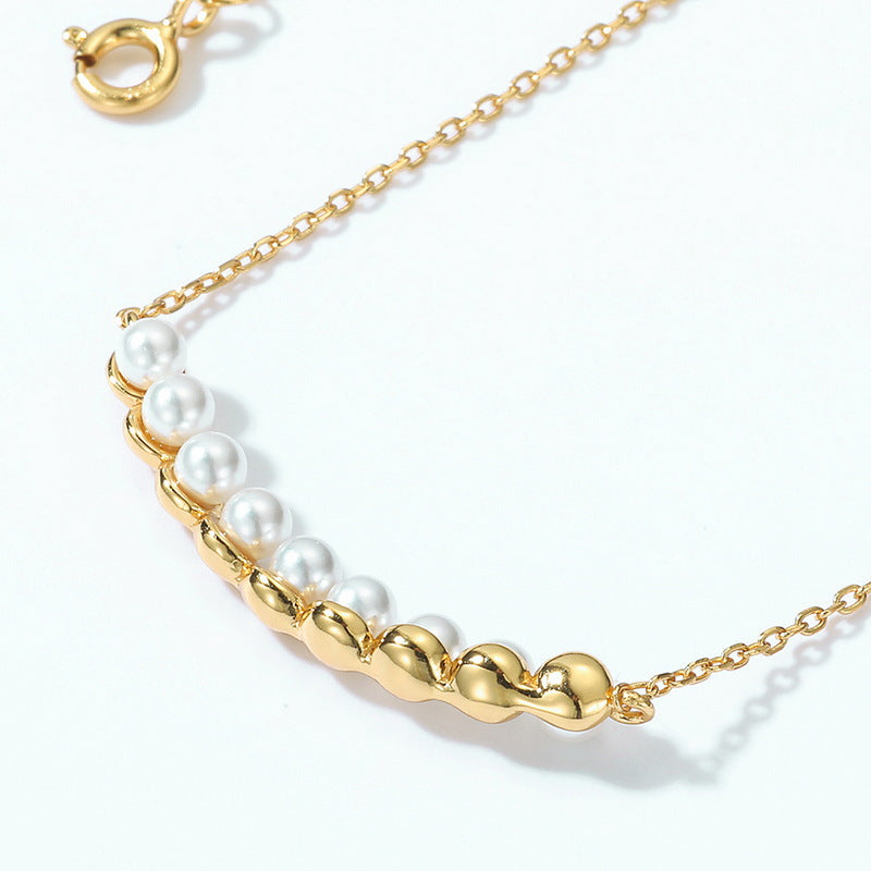 Collar con puente de luna de concha y perla hecho a mano