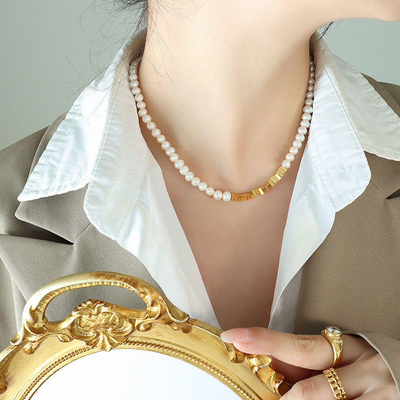 Collar moderno para dama de acero y titanio con auténtica perla de agua dulce