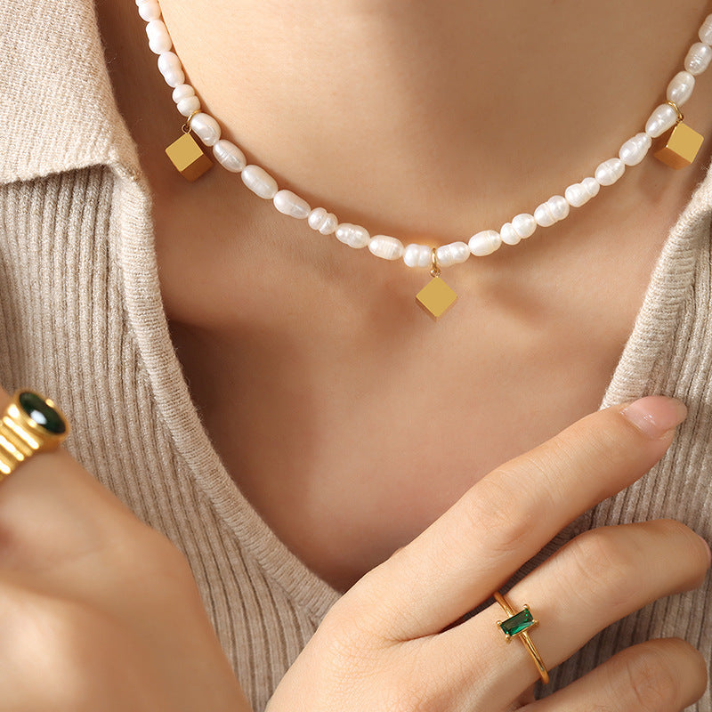Collar de cubo mágico de acero y titanio con perla de agua dulce genuina