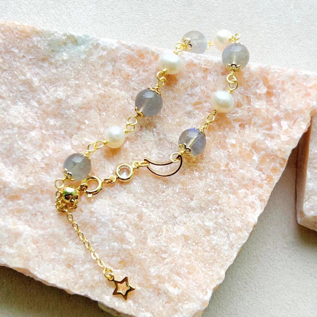 Bracelet Nuit étoilée en pierre de lune et perles d'eau douce