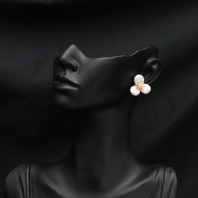 Boucles d'oreilles fleurs volantes en perles baroques d'eau douce véritables