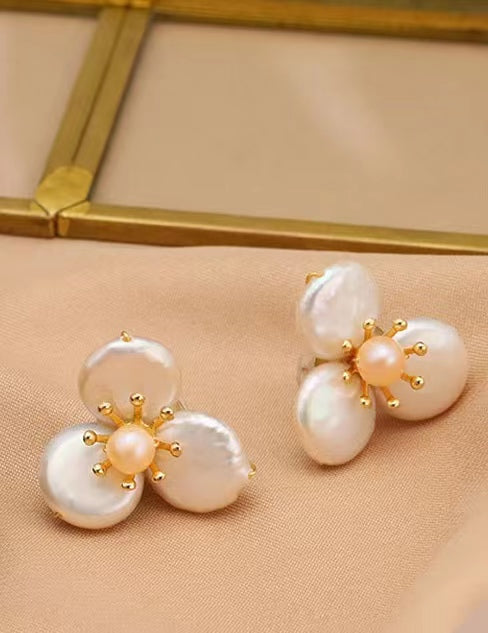 Boucles d'oreilles fleurs volantes en perles baroques d'eau douce véritables