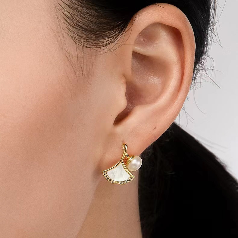 Pendientes de hoja de ginkgo con perlas de agua dulce auténticas