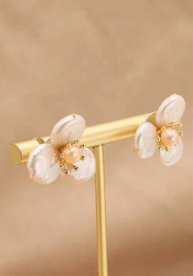 Boucles d'oreilles fleurs volantes en perles baroques d'eau douce véritables