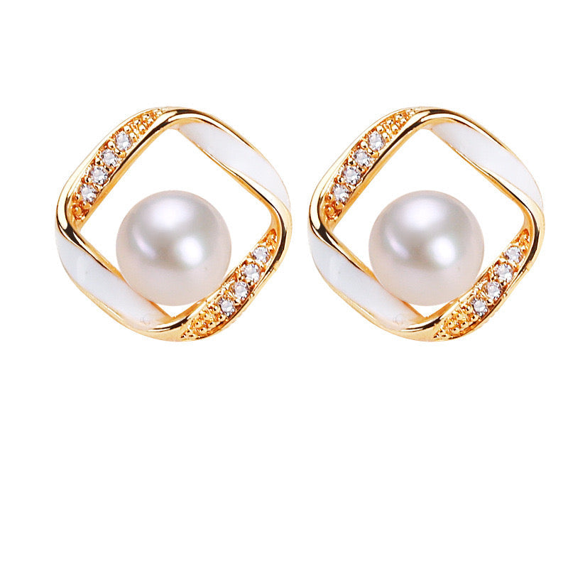 Boucles d'oreilles Martina en laiton plaqué or 18 carats et véritables perles d'eau douce