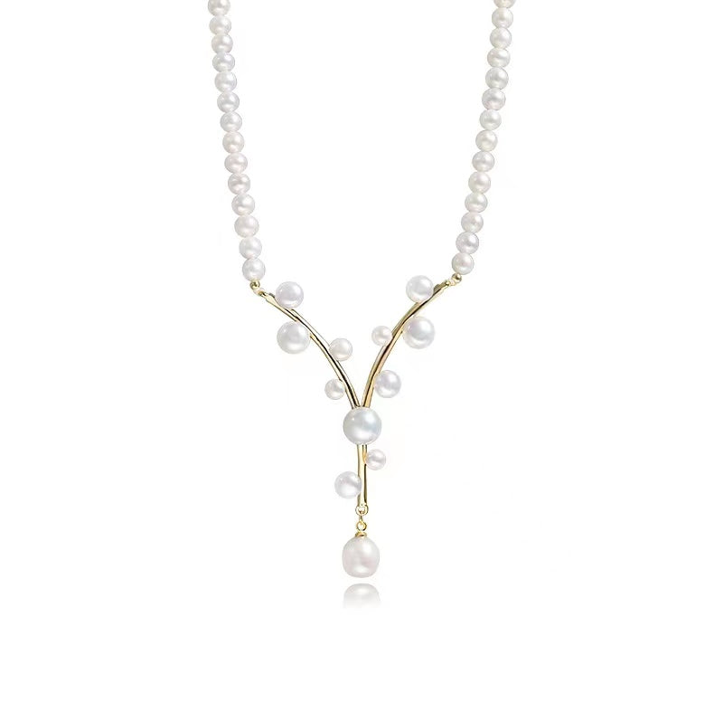 Collier Waltraud Éblouissant en véritables perles d'eau douce