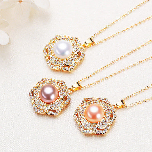 Collar Ocean Rose con perla de agua dulce genuina bañada en latón y oro de 18 quilates