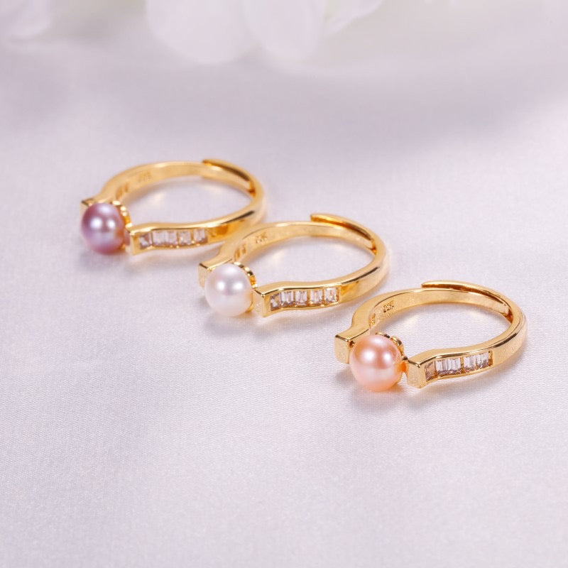 Anillo Ursula de latón bañado en oro de 18 quilates con auténtica perla de agua dulce