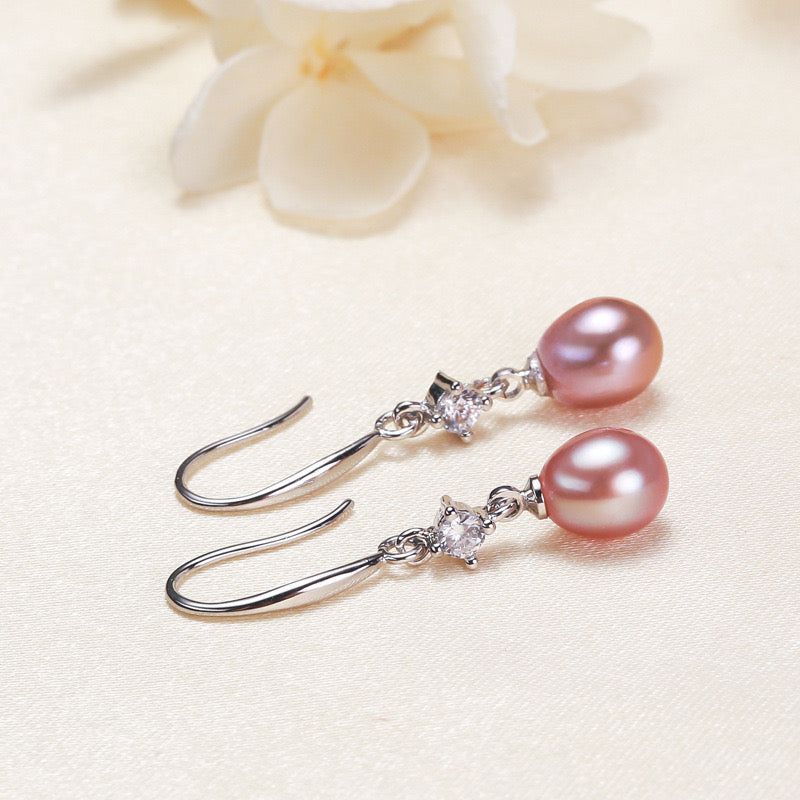 Boucles d'oreilles Céleste en laiton plaqué or 18 carats et véritable perle d'eau douce