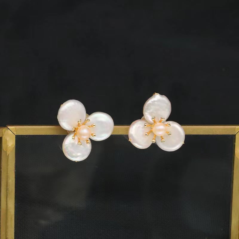Boucles d'oreilles fleurs volantes en perles baroques d'eau douce véritables