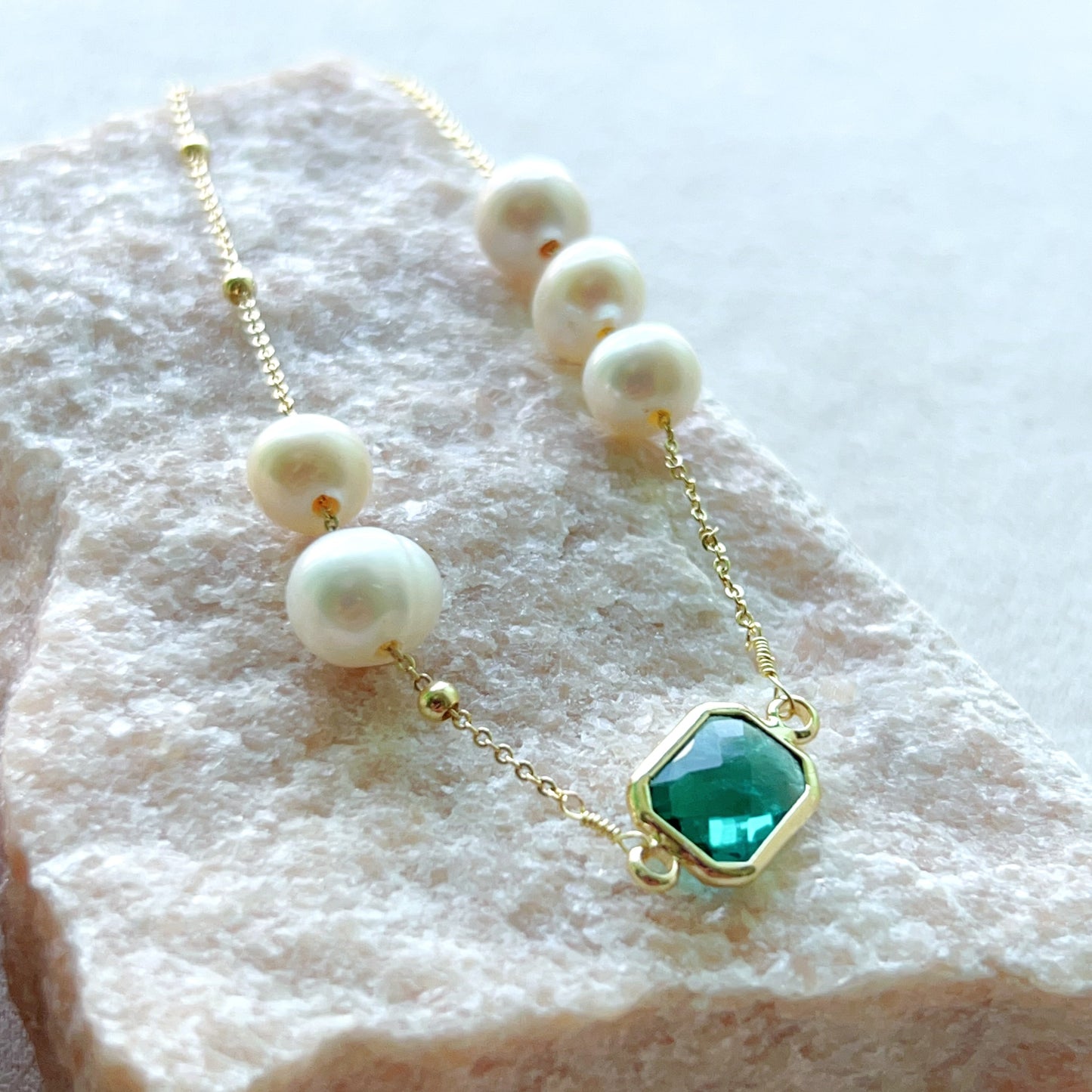 Genuine freshwater pearl and emerald necklace