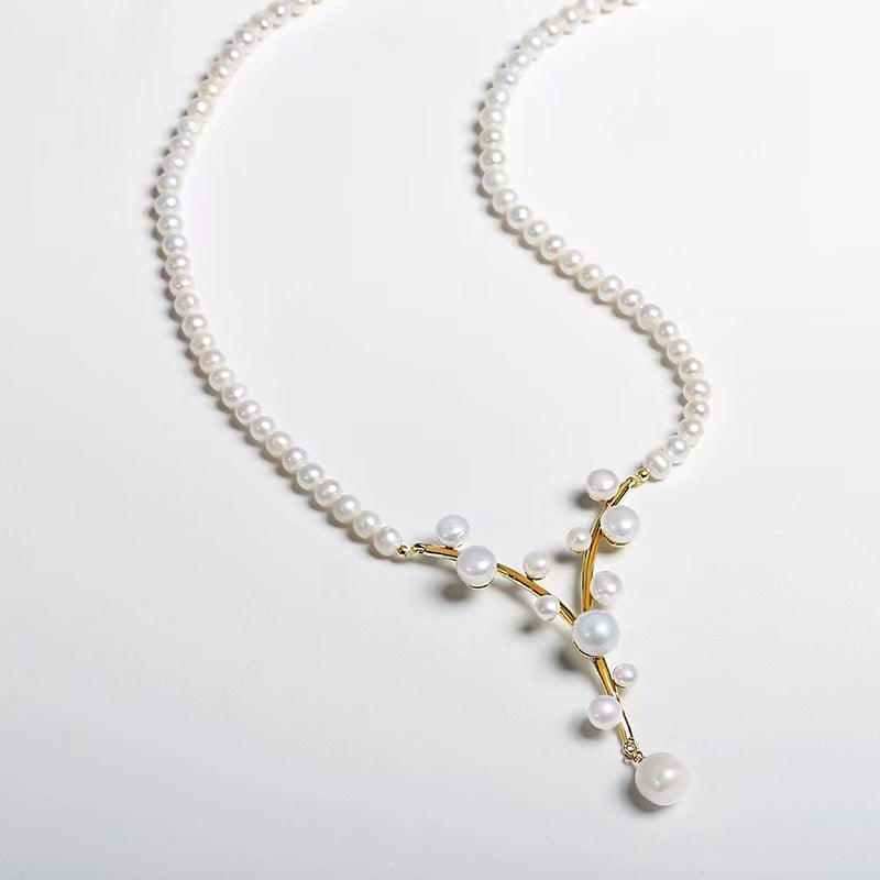 Collier Waltraud Éblouissant en véritables perles d'eau douce