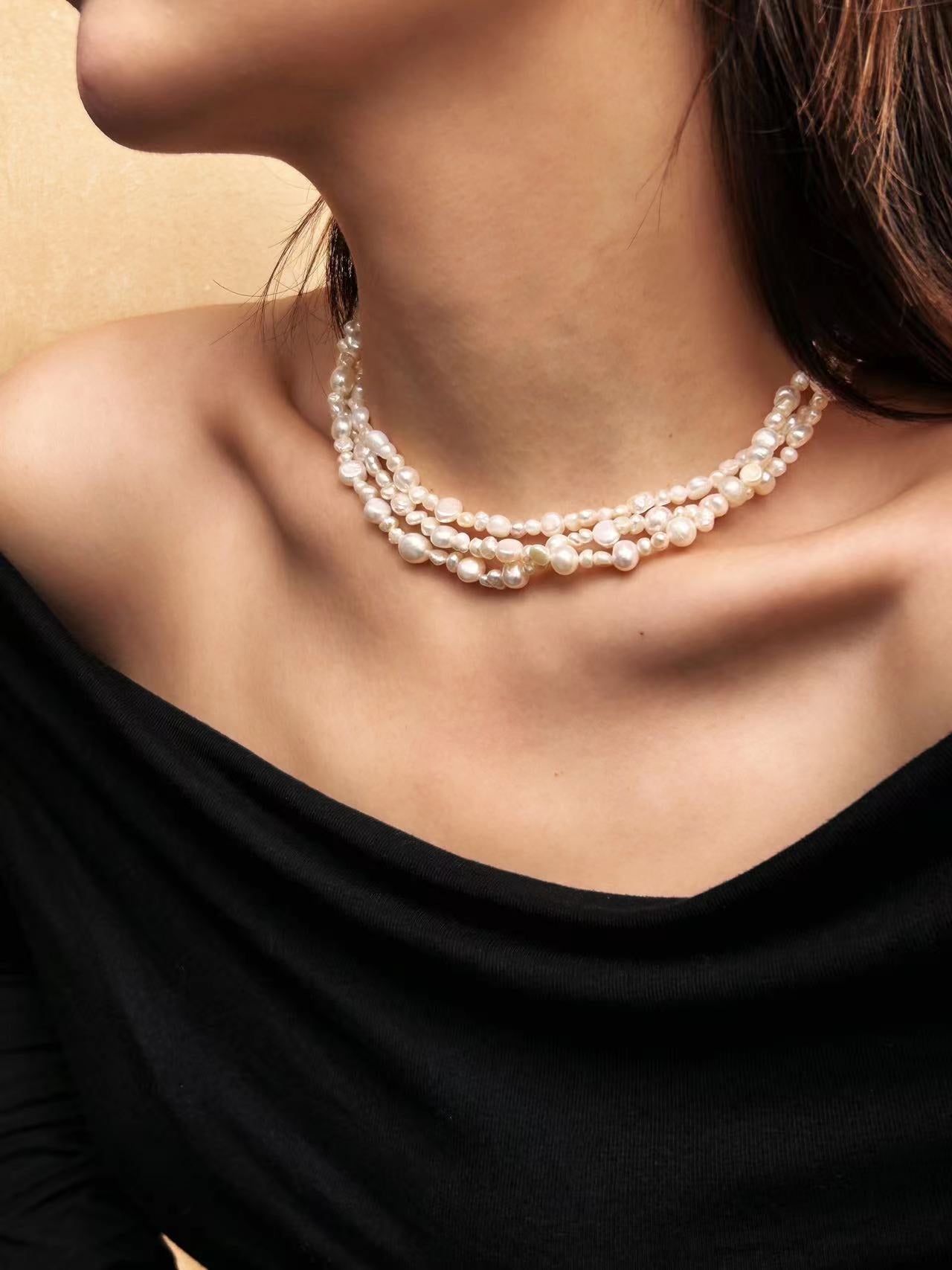 Collar de época con auténtica perla barroca de agua dulce
