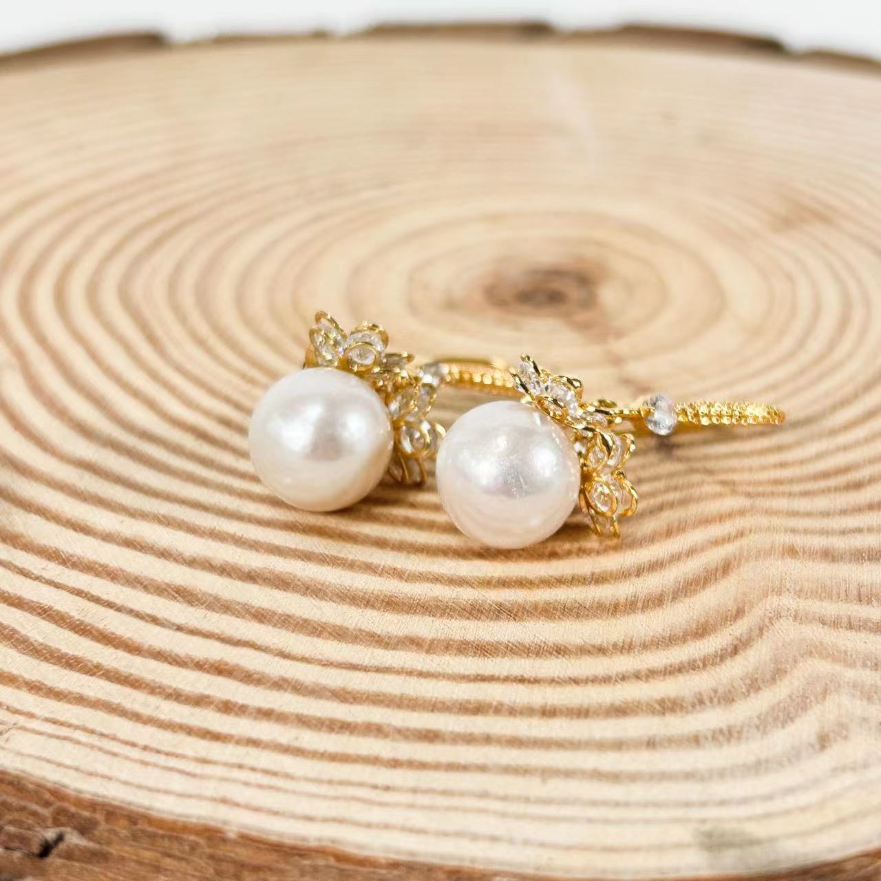 Boucles d'oreilles Freesia en perles d'eau douce baroques Edison authentiques (édition limitée)