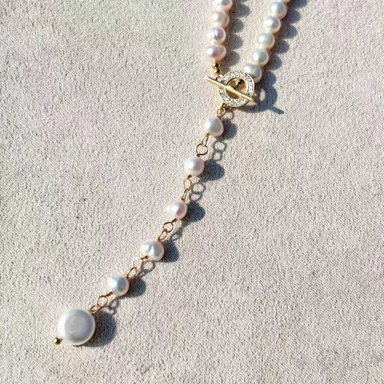 Collar Éblouissant de cola de elfo con perlas de agua dulce genuinas