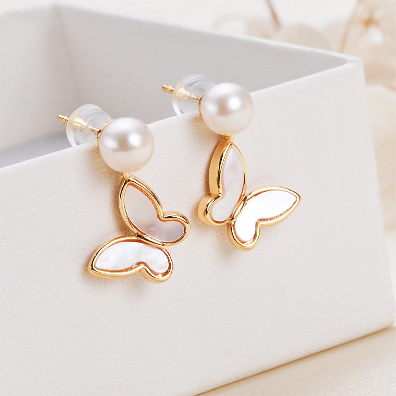 Pendientes de mariposa con perlas de agua dulce genuinas de plata maciza S925