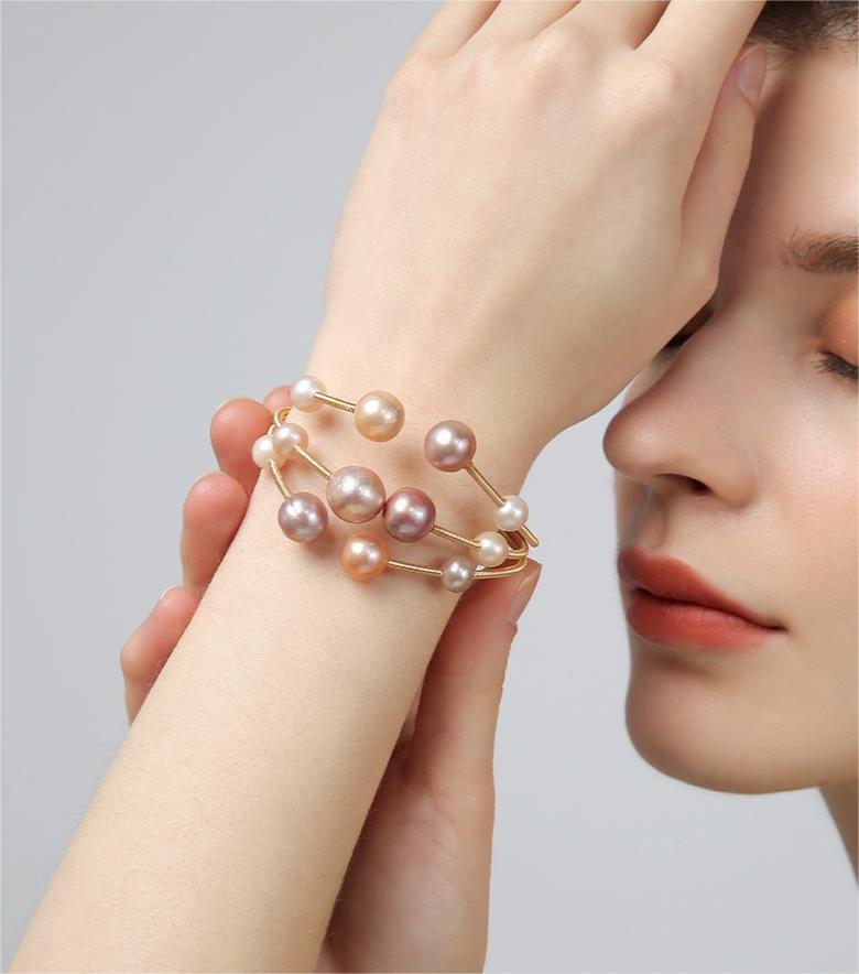 Genuine Freshwater Pearl Sky Bracelet - Close-up Detail - Elegant Pearl Jewelry by Kikyo Pearl London