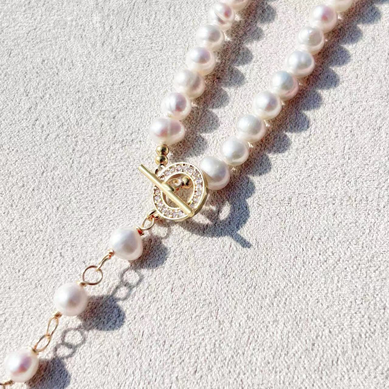 Collar Éblouissant de cola de elfo con perlas de agua dulce genuinas