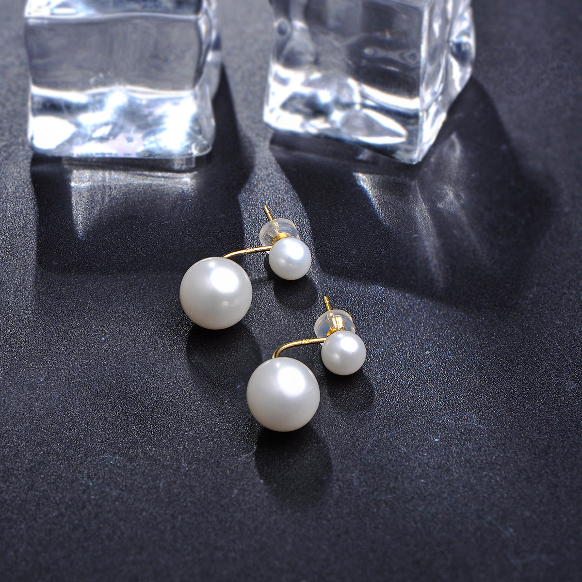 Pendientes de bulbo de perla de agua dulce genuina de oro macizo de 18 quilates