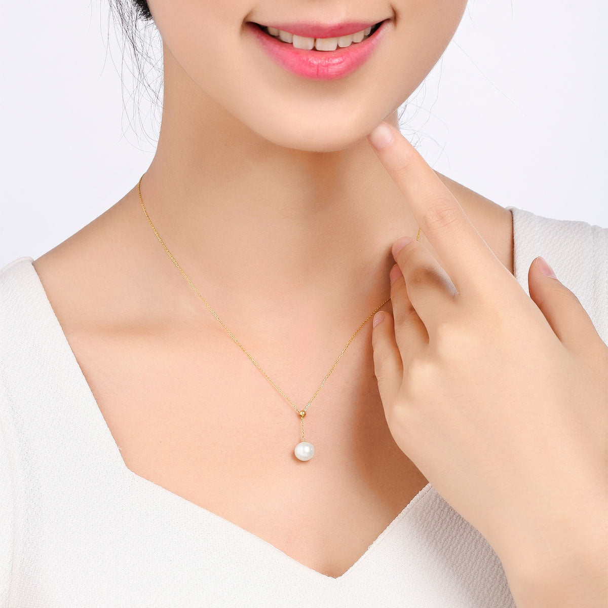 Collar de oro macizo de 18 quilates con perla genuina de agua dulce de 8-8,5 mm y la luna