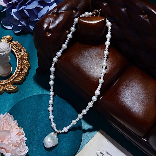 Collier Arya en véritables perles d'eau douce baroques