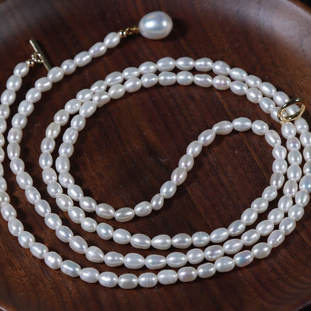 Collier viennois en véritables perles d'eau douce baroques