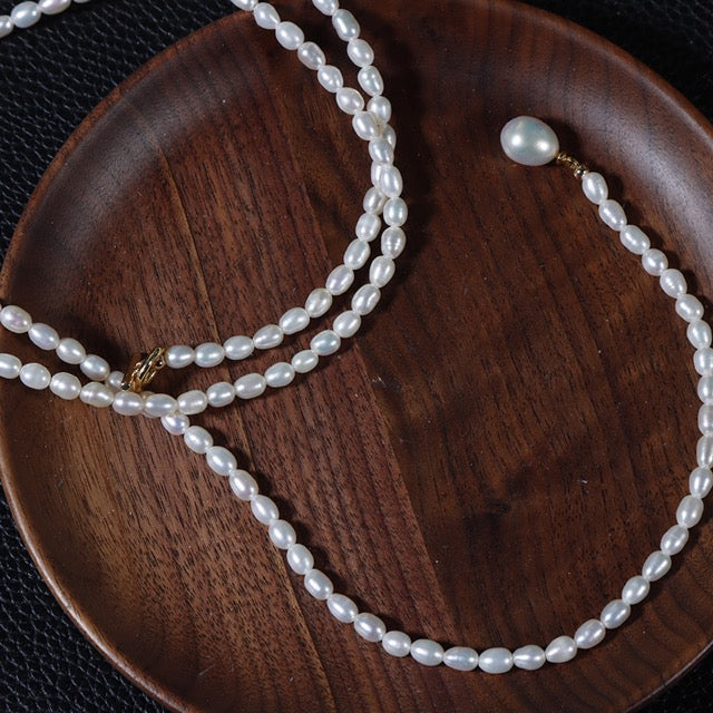 Collier viennois en véritables perles d'eau douce baroques