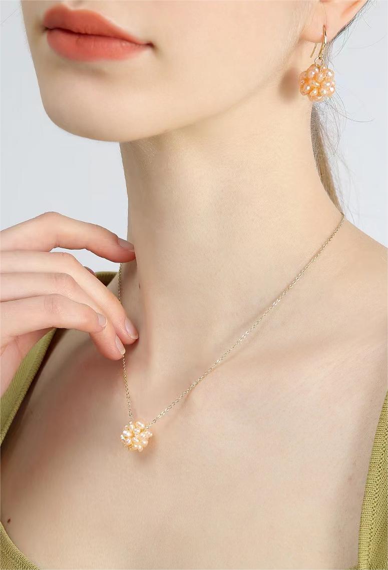 Ensemble de roses en perles d'eau douce véritables