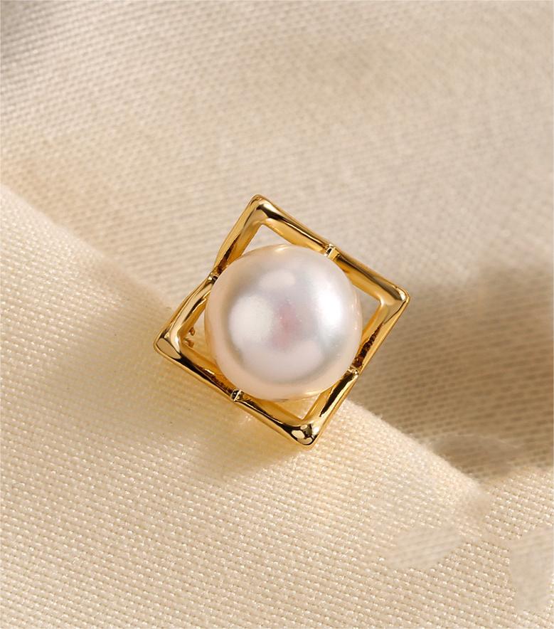 Pendientes de cubo dorado con perlas de agua dulce genuinas
