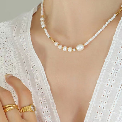 Collier Shirley en acier titane et perles d'eau douce véritables