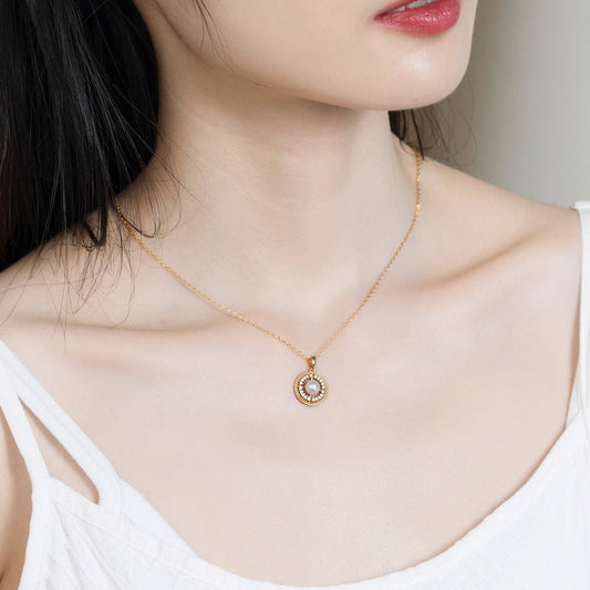 Pendentif Déesse de l'Éclat en véritable perle d'eau douce naturelle