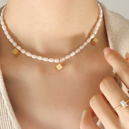 Collar de cubo mágico de acero y titanio con perla de agua dulce genuina