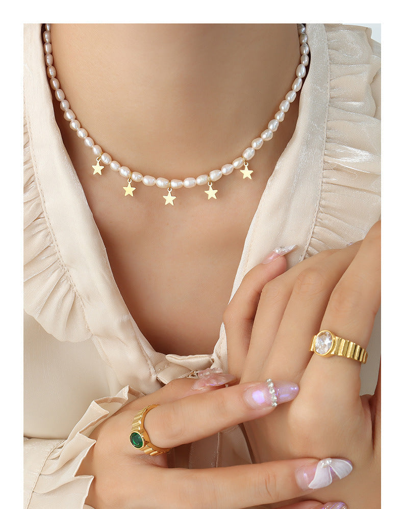 Collar de estrellas de acero y titanio con perlas de agua dulce auténticas