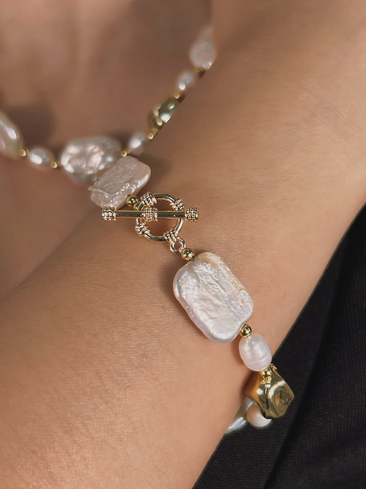 Conjunto dorado de auténtica perla barroca de agua dulce