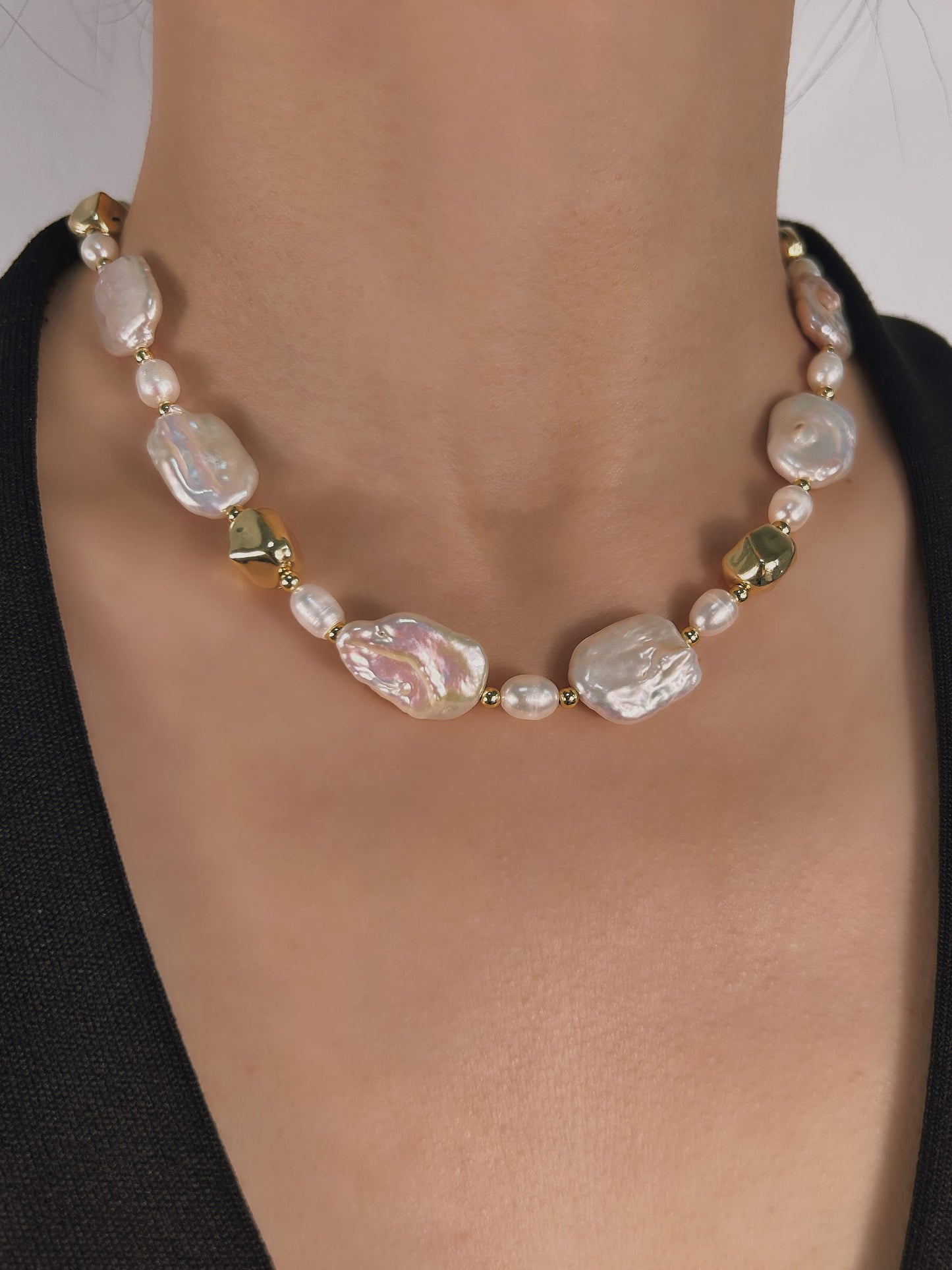 Conjunto dorado de auténtica perla barroca de agua dulce