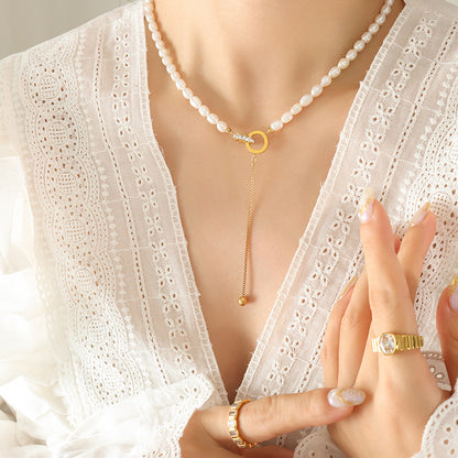 Collier Cercle d'espoir en acier titane et perles d'eau douce véritables