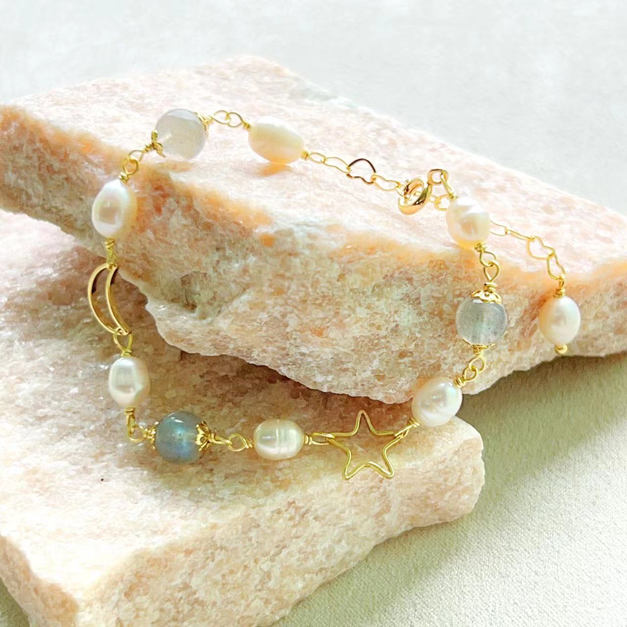 Pulsera Luna de piedra lunar y perla de agua dulce