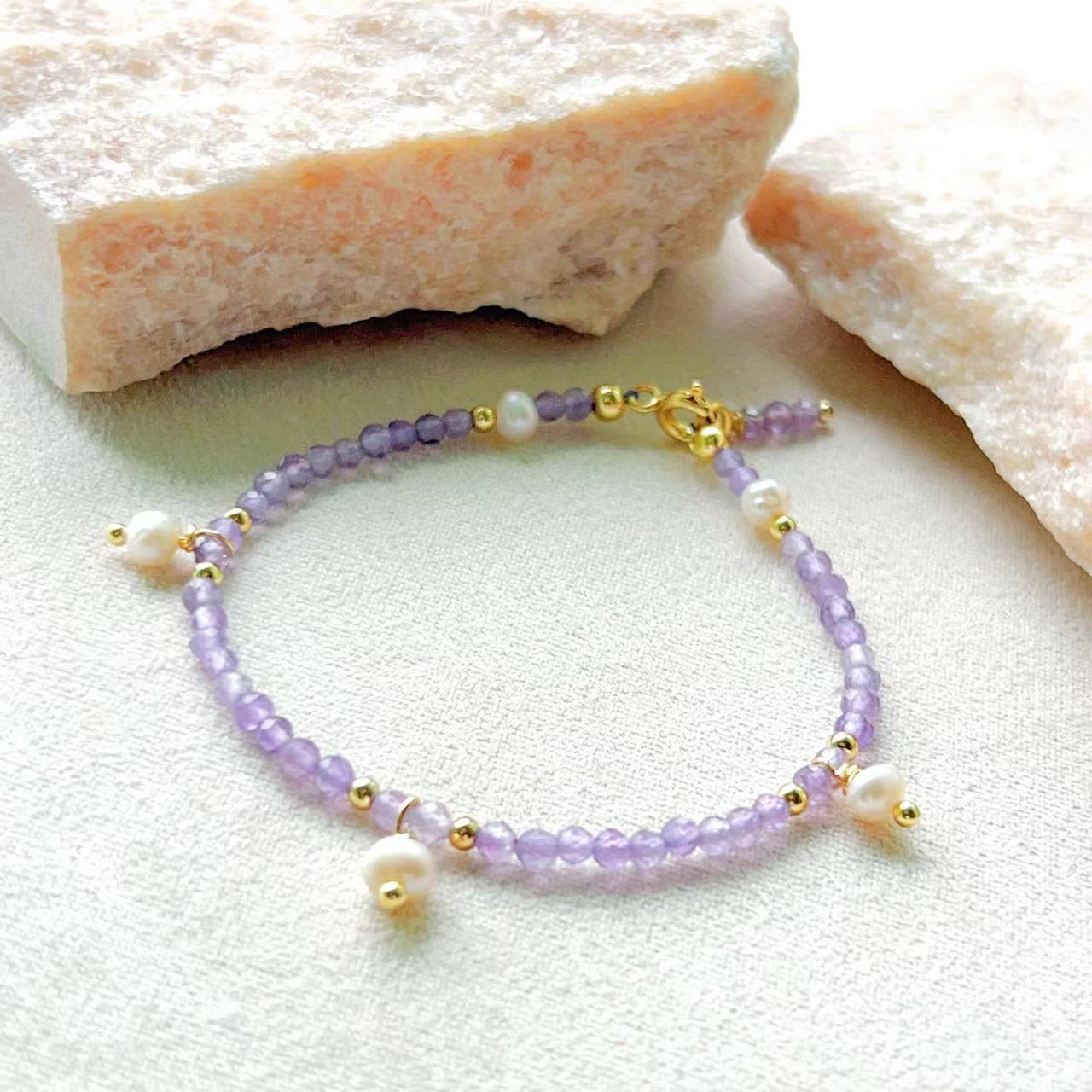 Pulsera Rain de Amatista y Perlas de Agua Dulce