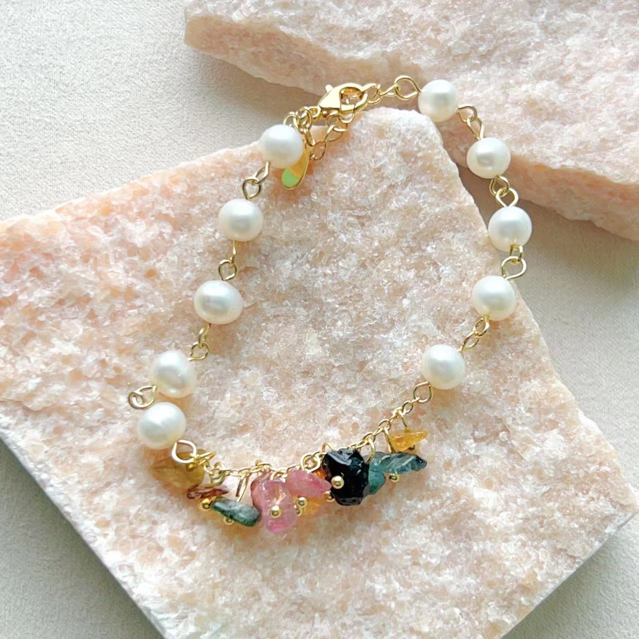 Pulsera de corona de flores de turmalina y perlas de agua dulce