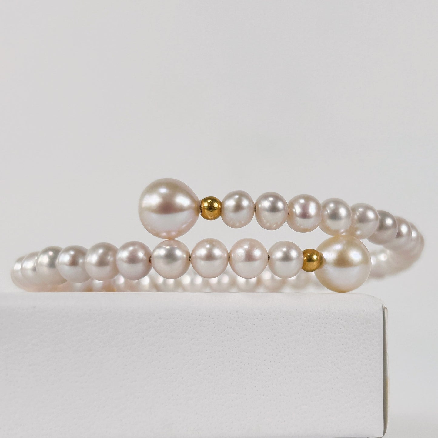 Pulsera de la paz con perla genuina de agua dulce AAAA en oro macizo de 18 quilates