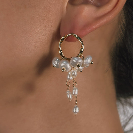 Boucles d'oreilles Orchidée en perles baroques d'eau douce véritables (édition limitée)