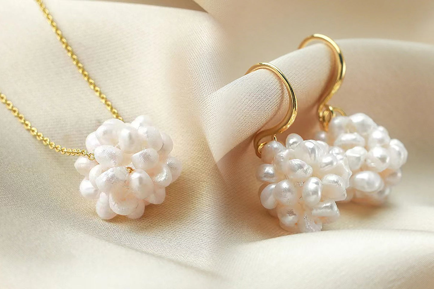 Ensemble de roses en perles d'eau douce véritables