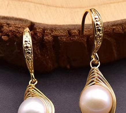 Boucles d'oreilles en perles d'eau douce baroques véritables et œil de lapis-lazuli (édition limitée)