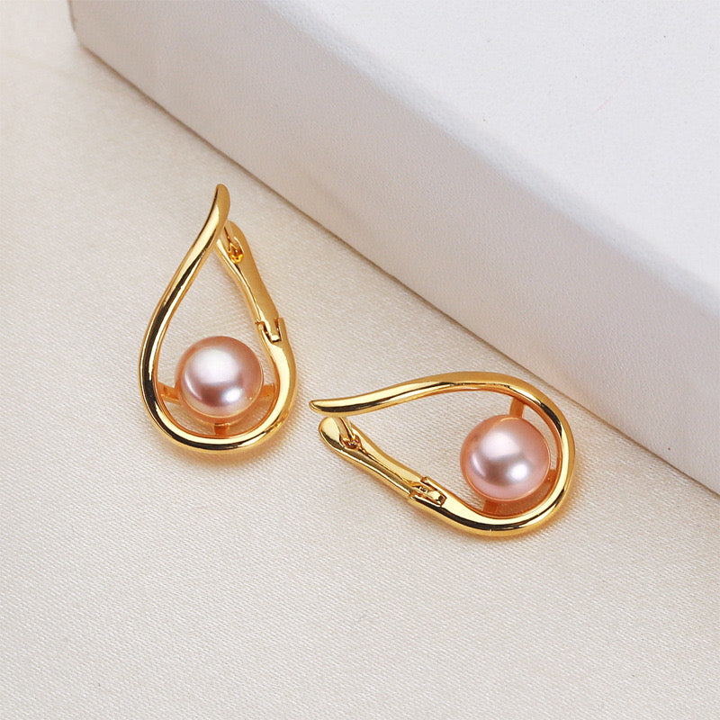 Boucles d'oreilles Eve en laiton plaqué or 18 carats et véritables perles d'eau douce