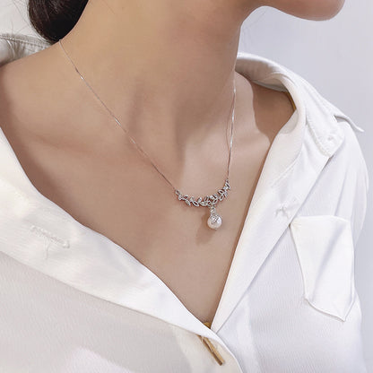 Collar de escarabajo con diamantes y perlas barrocas auténticas de plata maciza S925