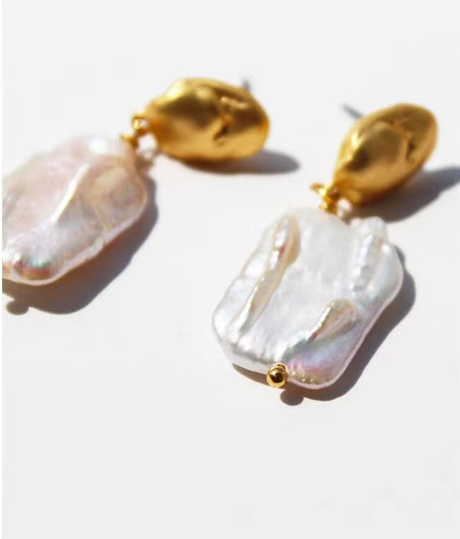 Boucles d'oreilles Emma en véritables perles baroques d'eau douce