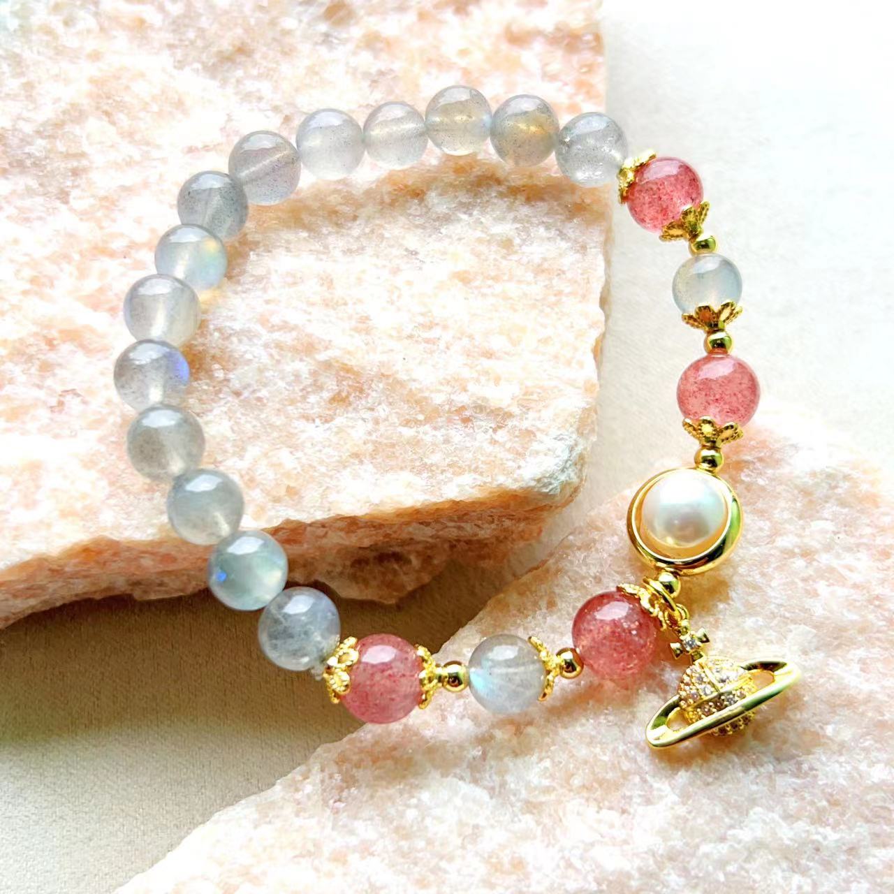 Pulsera Saturno de piedra lunar y cristal de fresa