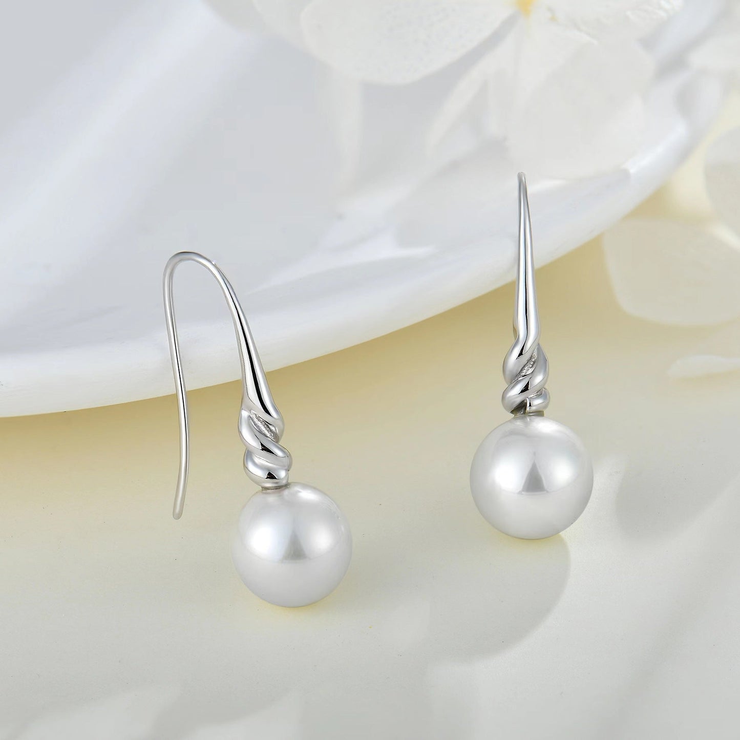 Boucles d'oreilles torsadées en argent et véritables perles d'eau douce