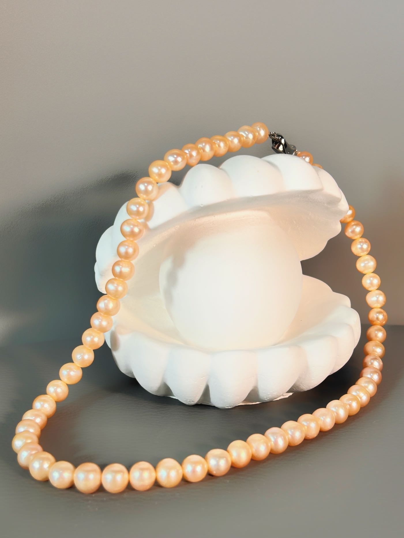 Collar clásico de perlas de agua dulce auténticas color melocotón
